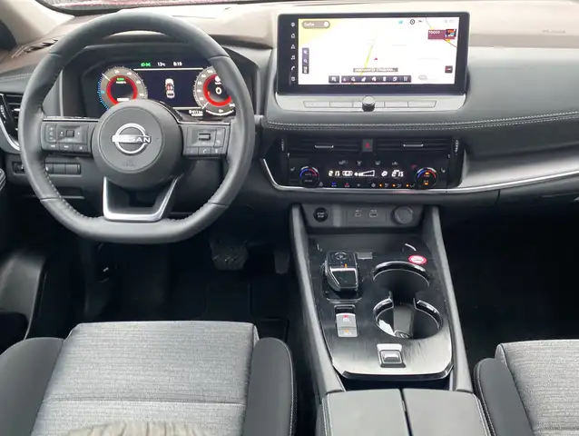 Nissan X-Trail view 4