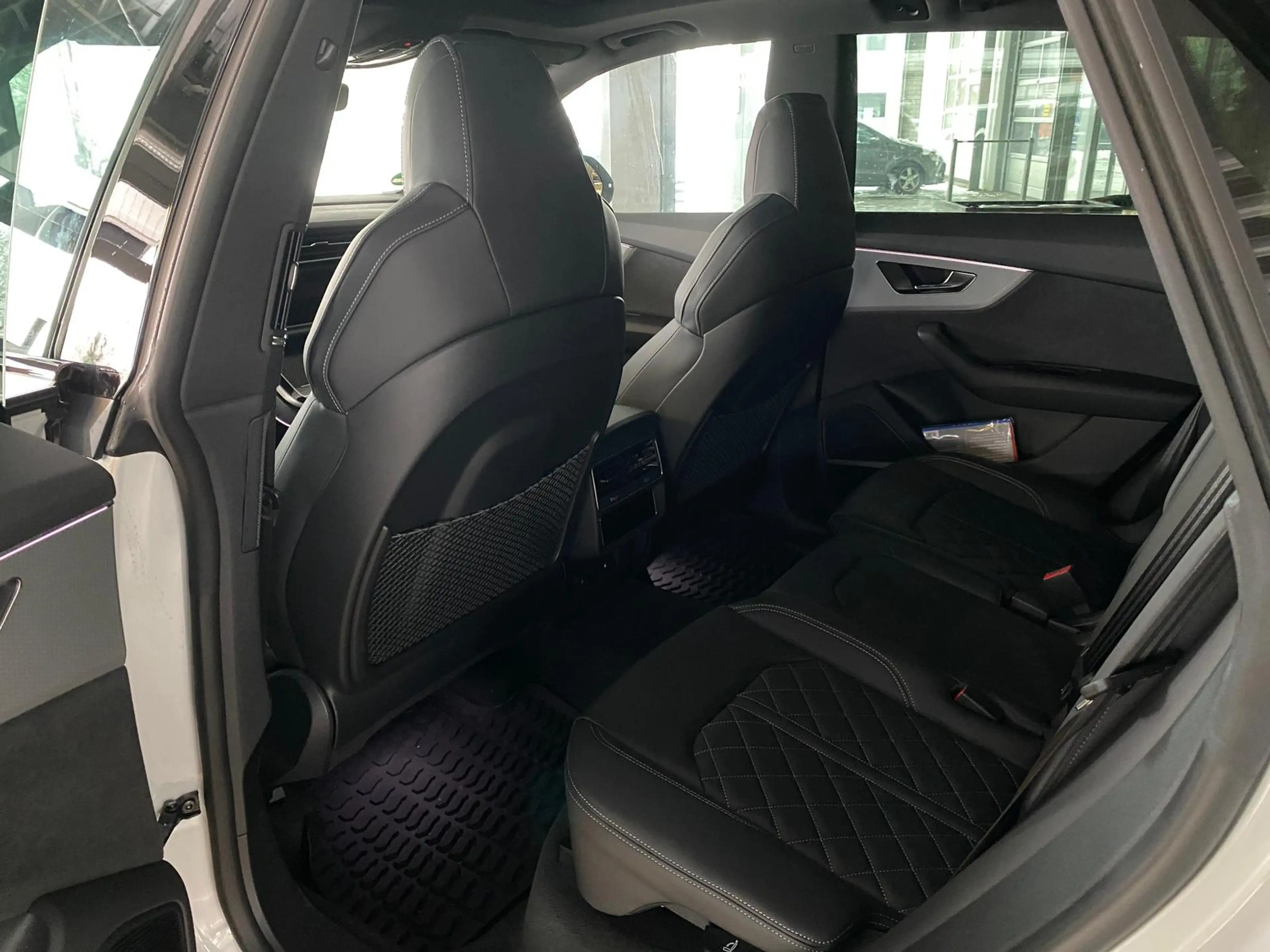 Audi SQ8 4.0 V8  B+O Matrix LED "22" LM Panoramadach — photo 8