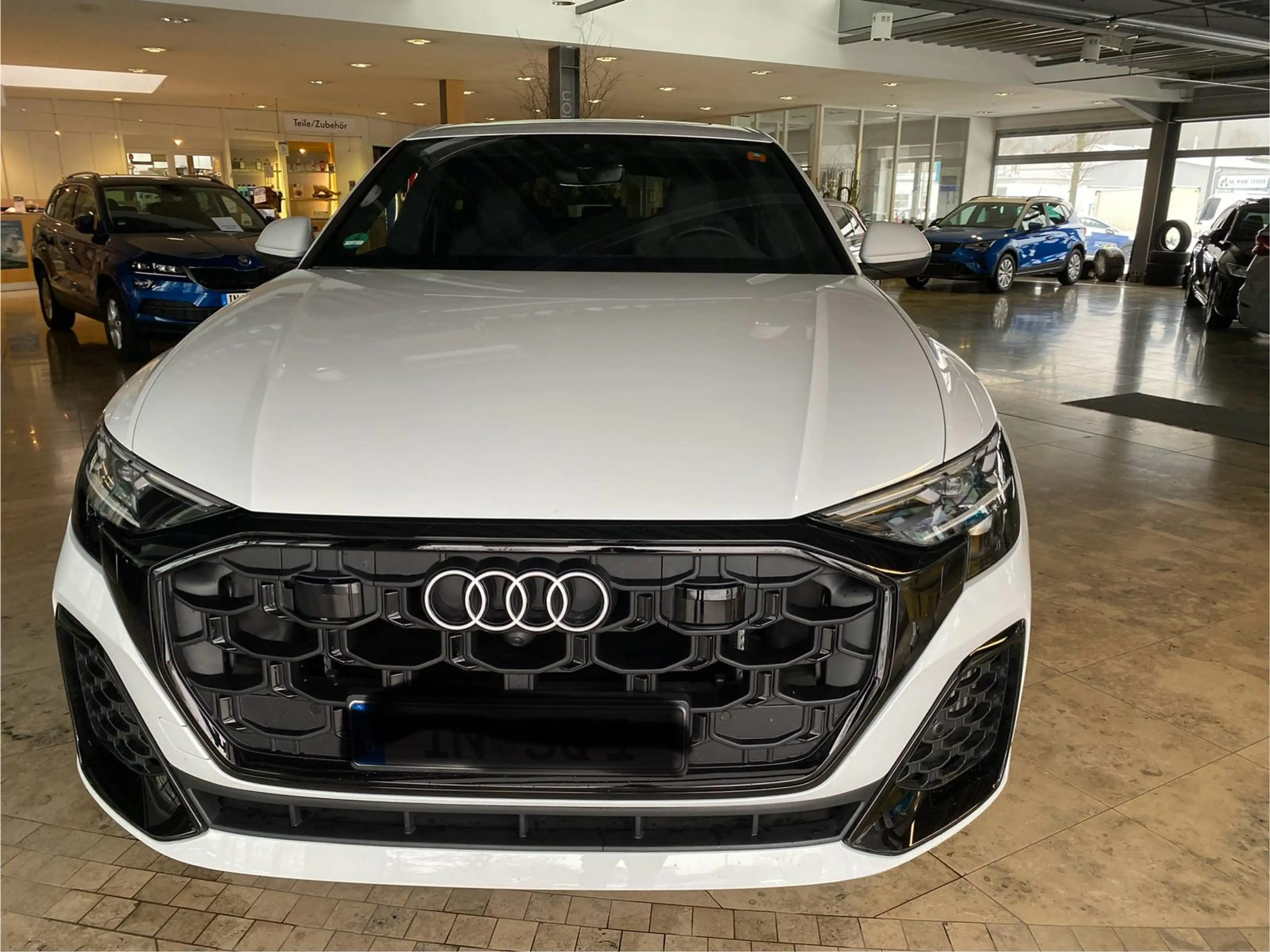 Audi SQ8 4.0 V8  B+O Matrix LED "22" LM Panoramadach — photo 2