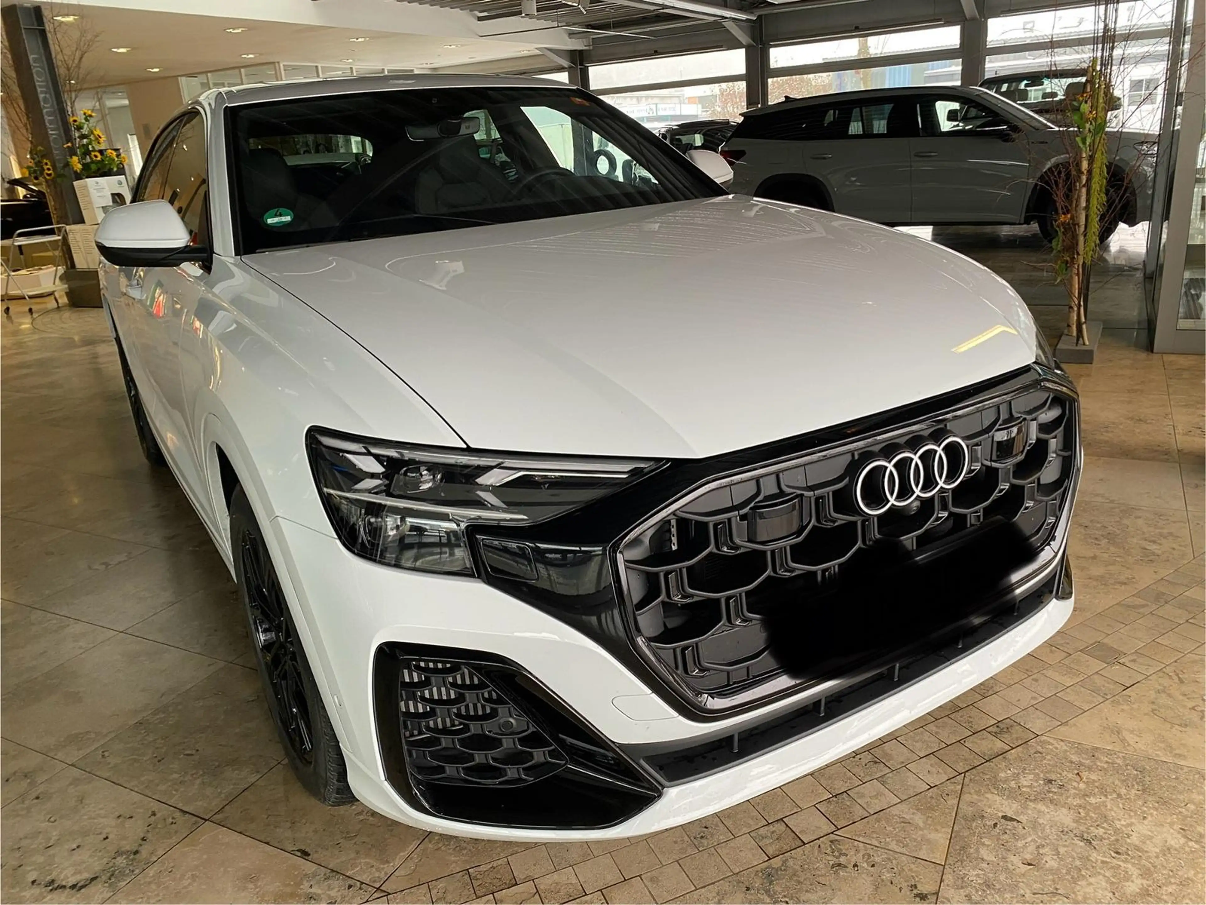 Audi SQ8 4.0 V8  B+O Matrix LED "22" LM Panoramadach — photo 3