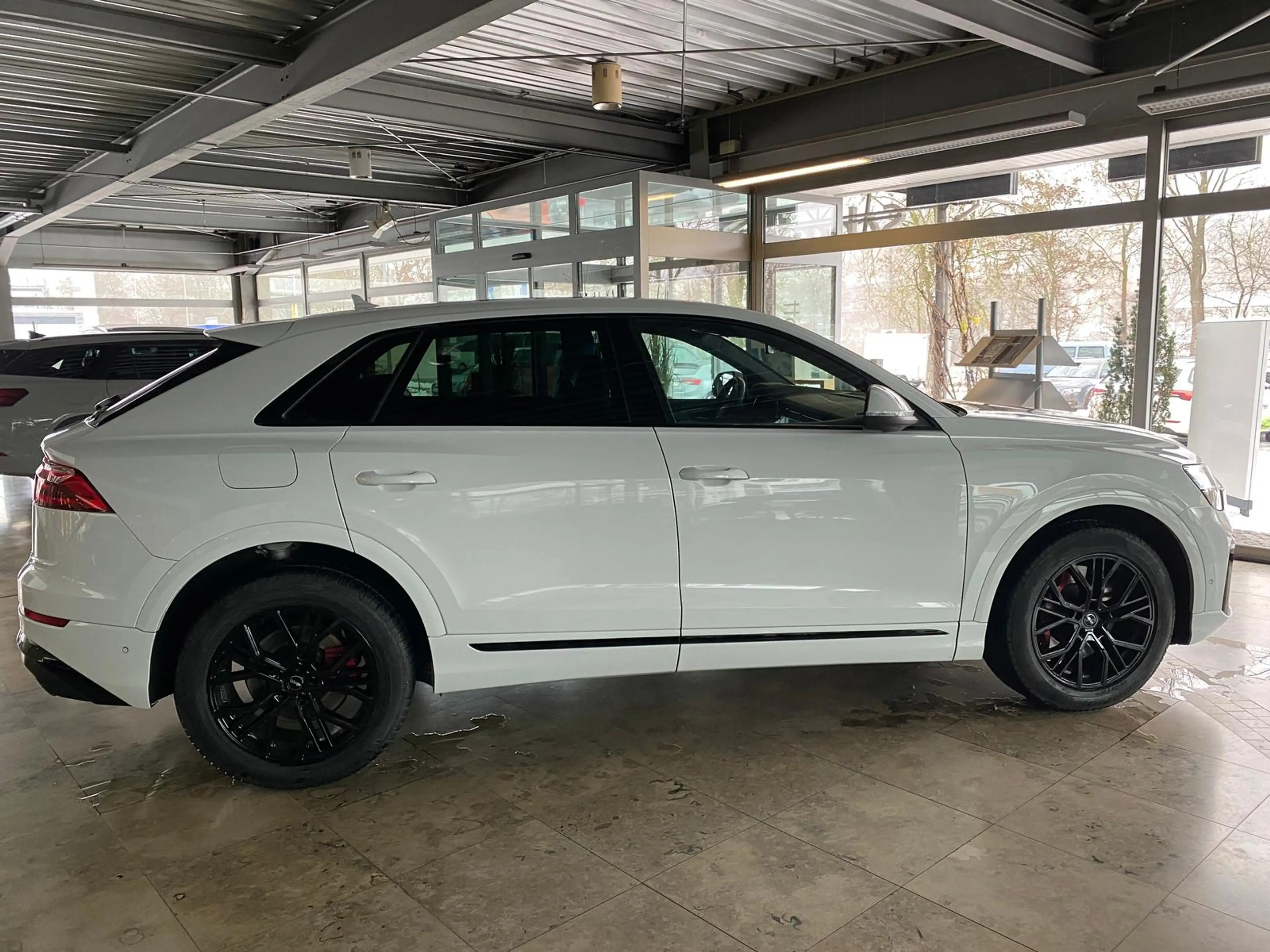 Audi SQ8 4.0 V8  B+O Matrix LED "22" LM Panoramadach — photo 4