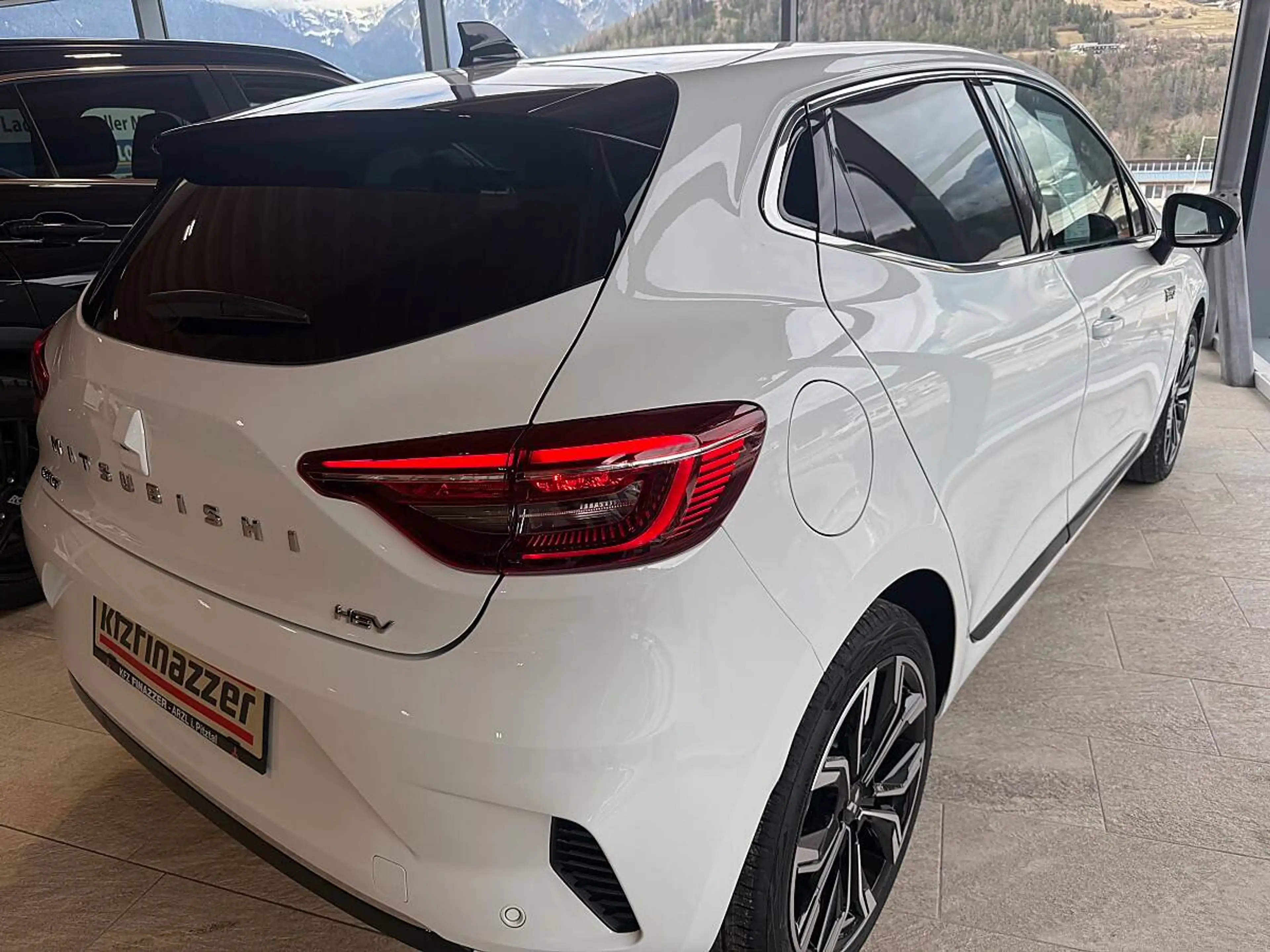 Mitsubishi Colt 1,6 HEV Intense — photo 3