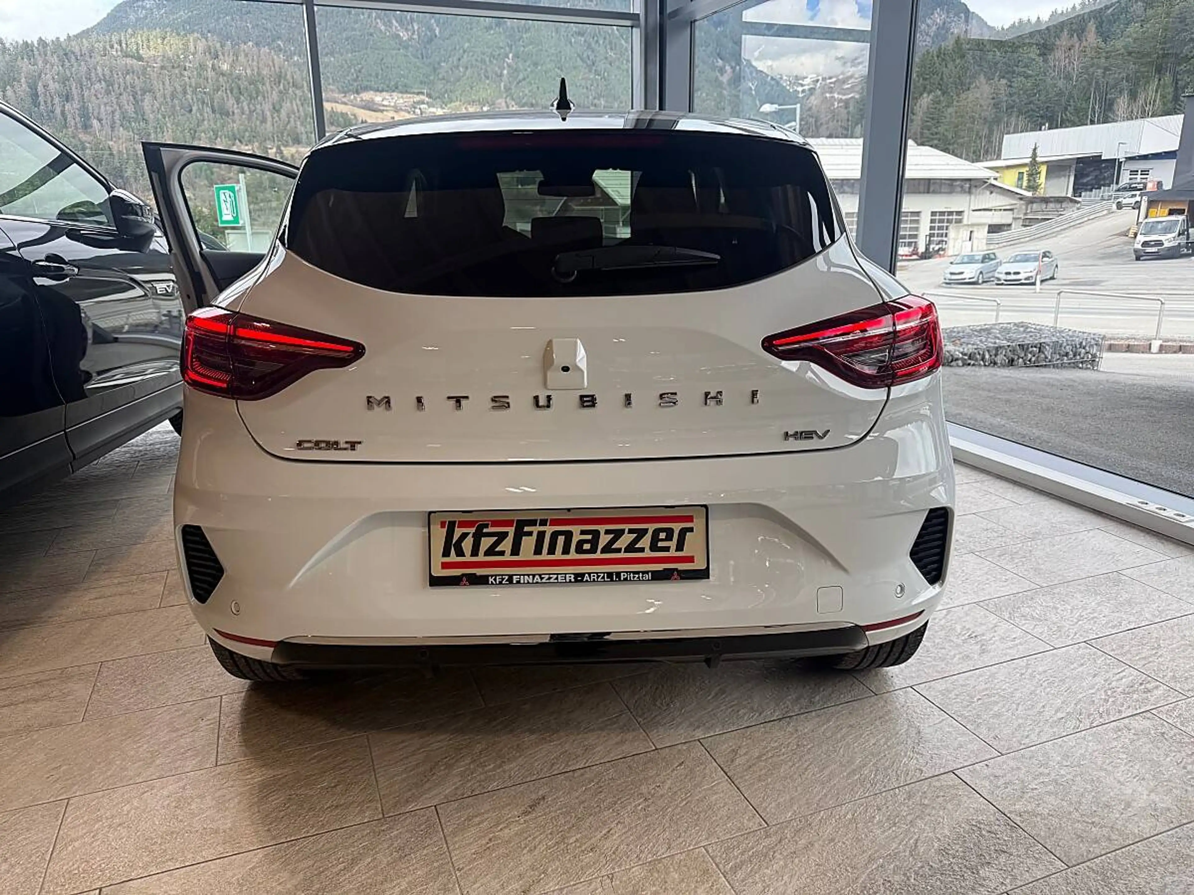 Mitsubishi Colt 1,6 HEV Intense — photo 5
