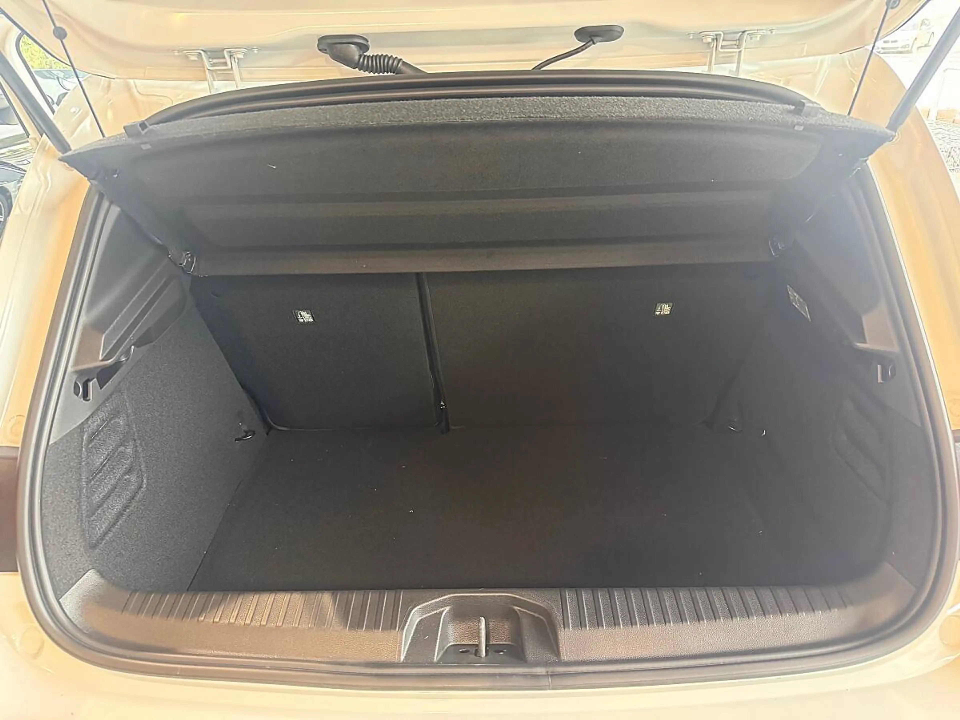 Mitsubishi Colt 1,6 HEV Intense — photo 8