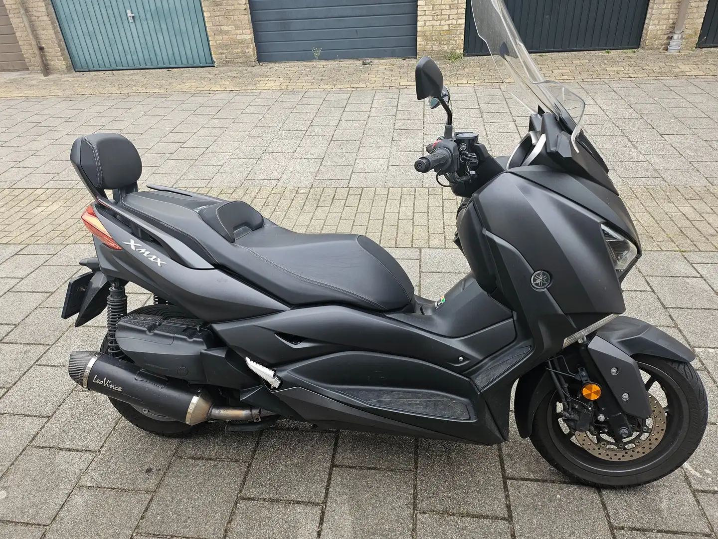 Yamaha X-Max 400 Zwart - 1