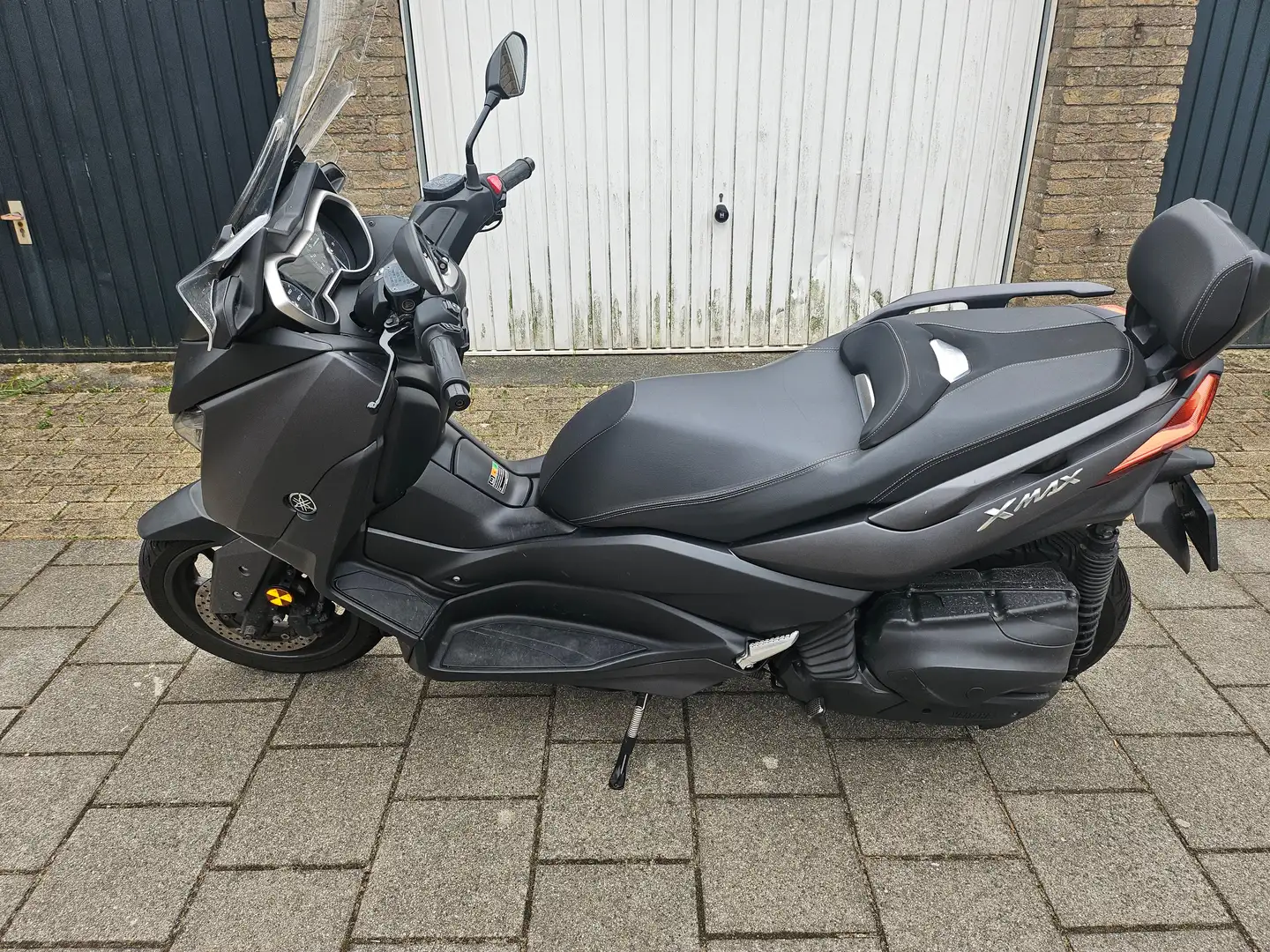 Yamaha X-Max 400 Zwart - 2