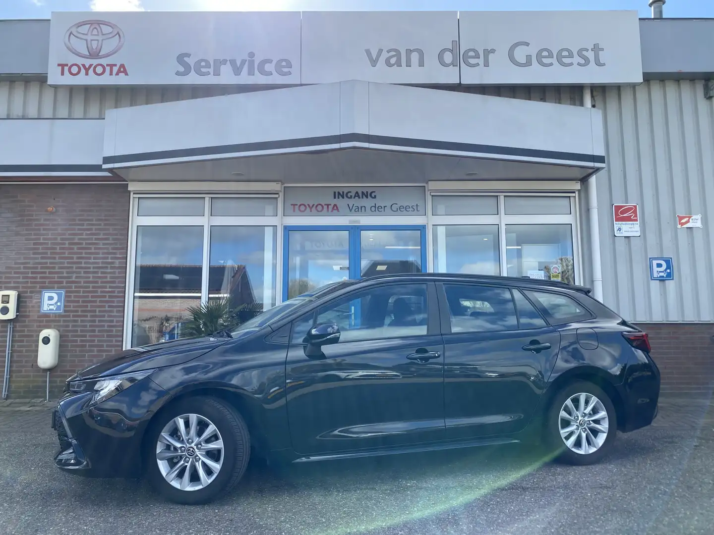 Toyota Corolla Touring Sports Hybrid 140 Business Negro - 1