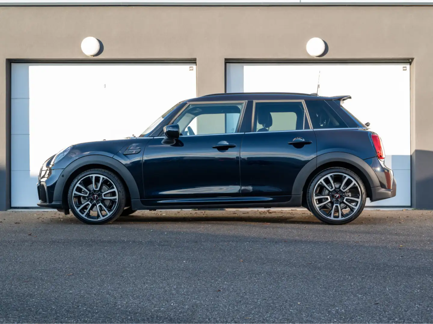 MINI Cooper S JCW TRIM UNTOLD 178ch bva Schwarz - 2