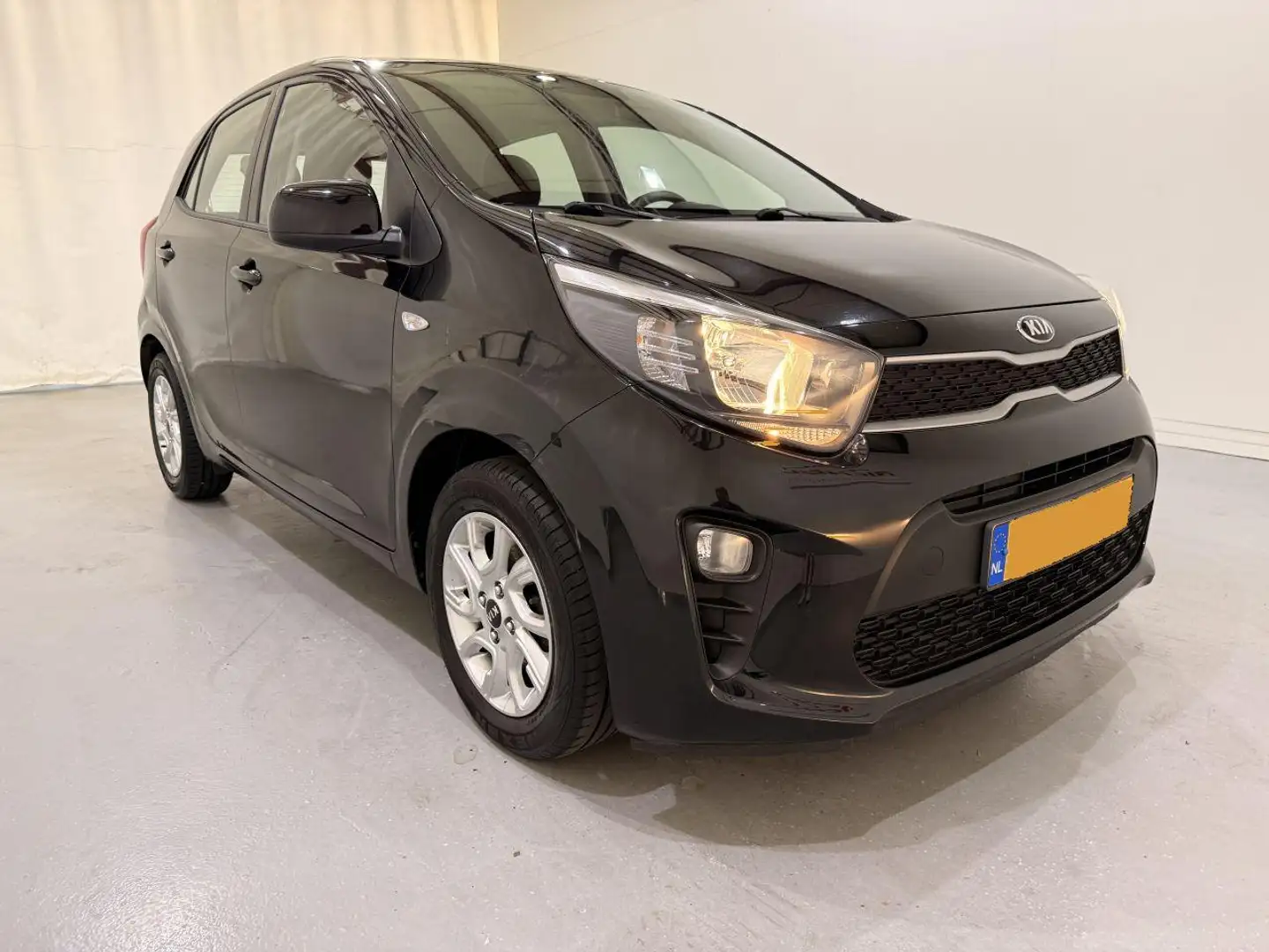 Kia Picanto 1.0 EconomyLine 5Doors Schwarz - 1