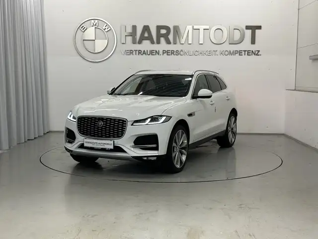 Jaguar F-Pace view 2