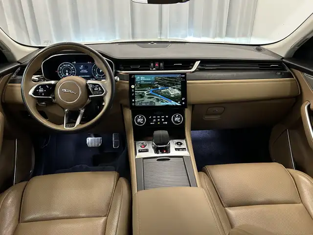 Jaguar F-Pace view 10