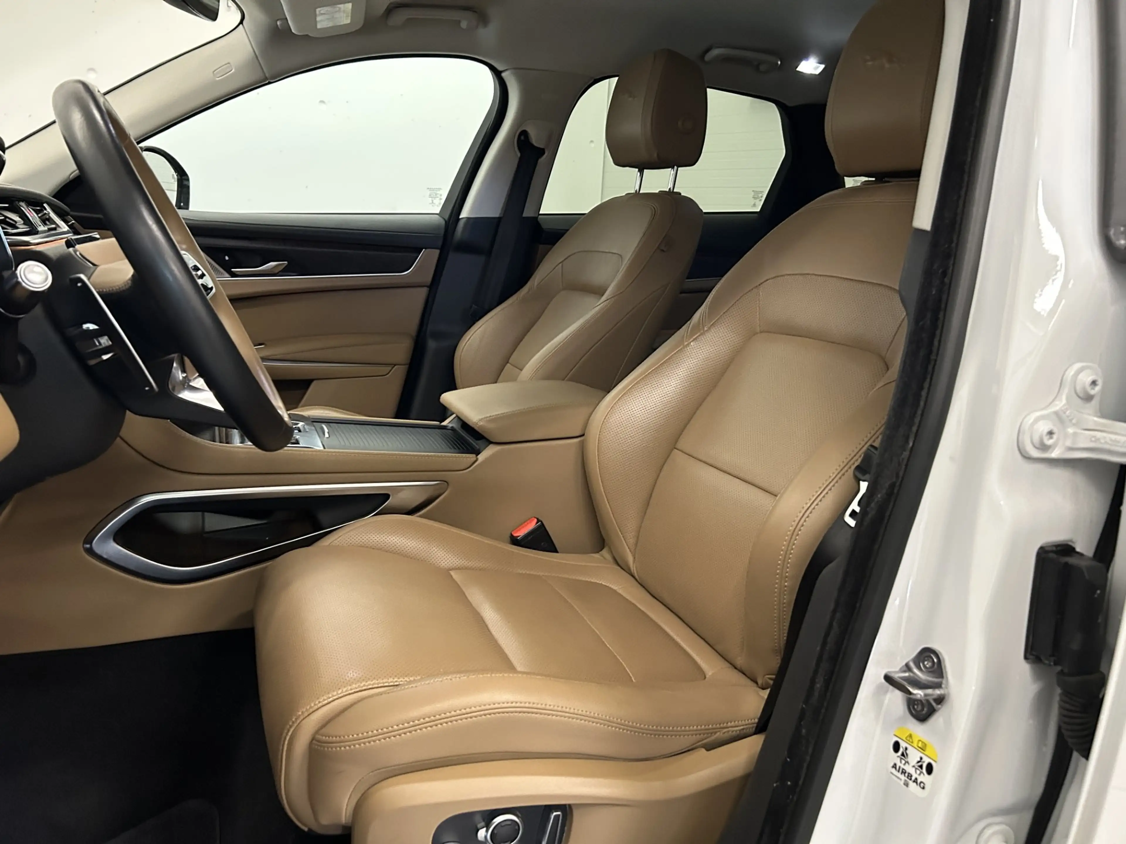 Jaguar F-Pace SE D200 AWD — photo 14