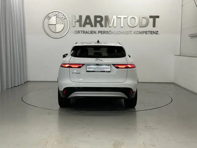 Jaguar F-Pace view 5