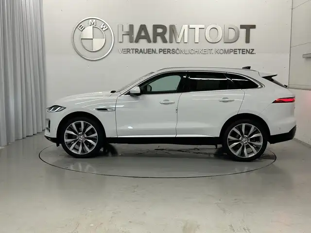 Jaguar F-Pace view 4