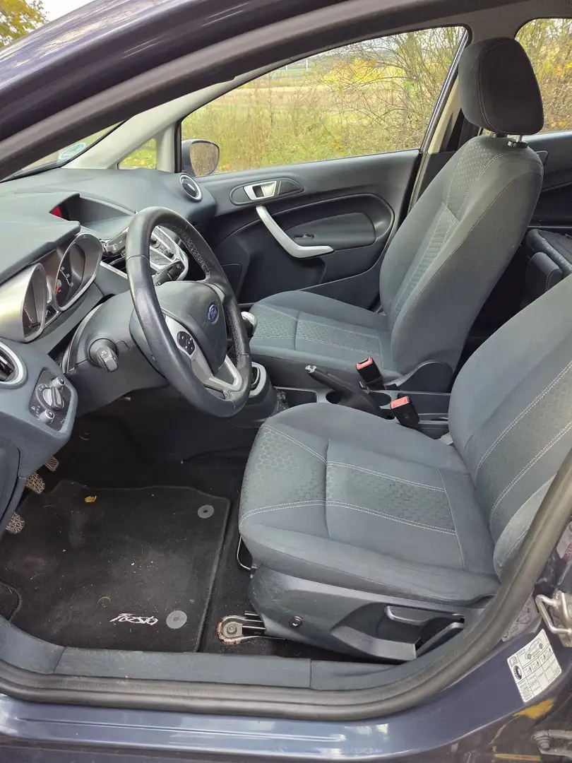 Ford Fiesta Titanium 1.4 Klimaautomatik Sitzhzg PDC neuer TÜV Grau - 2