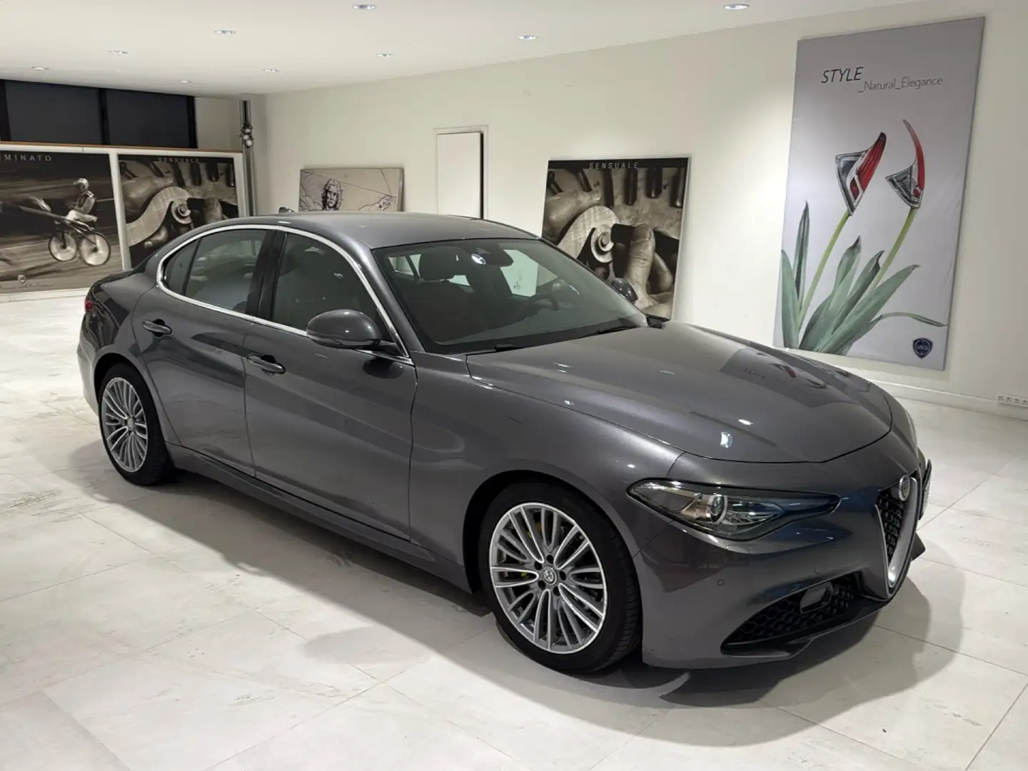 Alfa Romeo Giulia 2.2 Turbo 180cv AT8 Super Pelle Navi FariXeno Blis Grau - 2