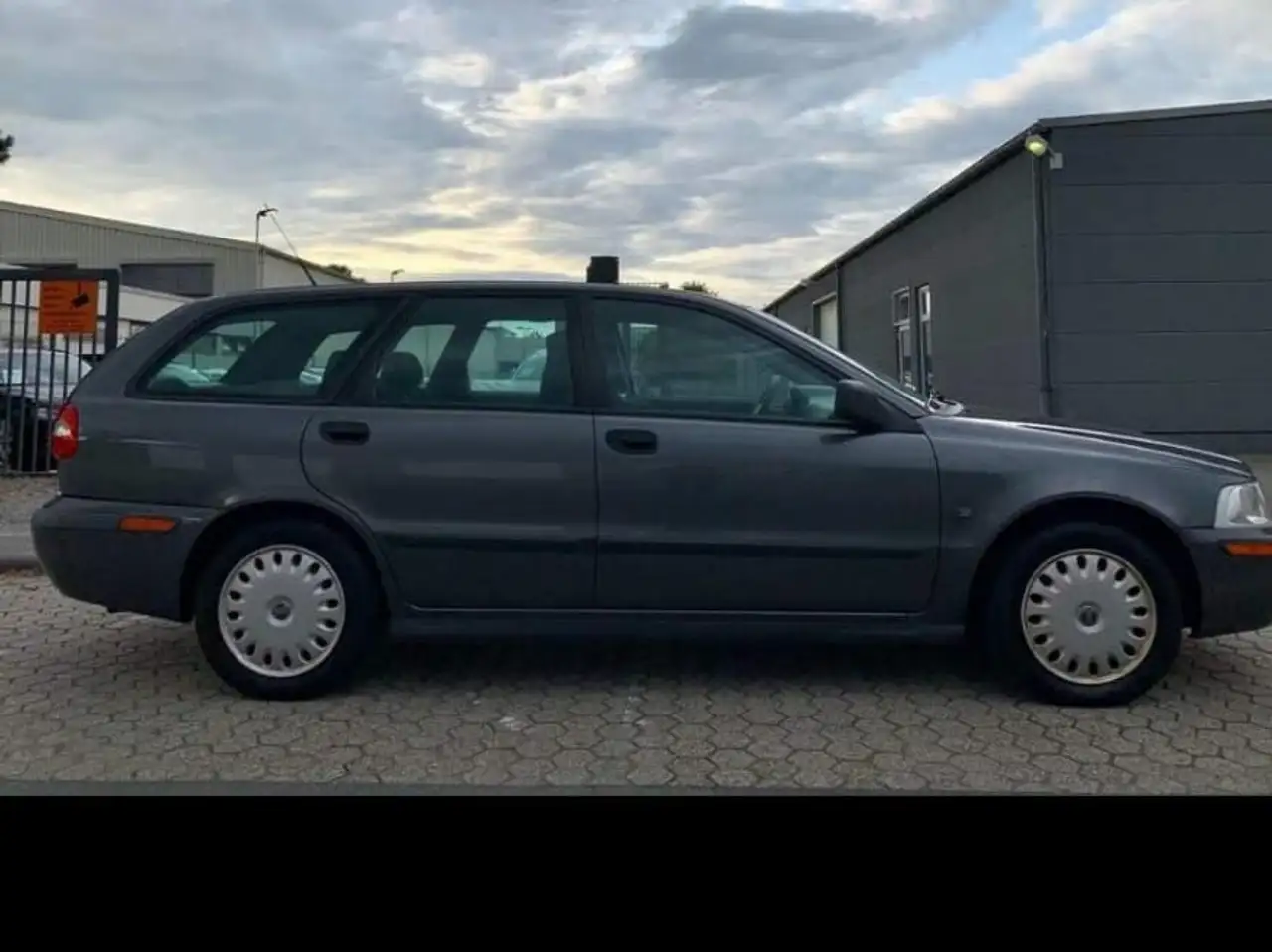 Volvo V40 1.6, foto 1