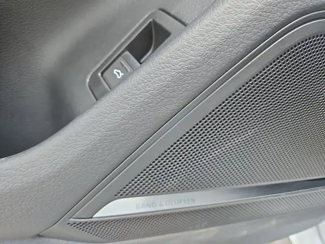 Audi A6 view 11
