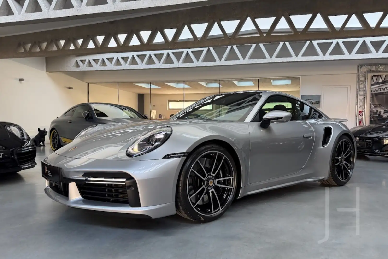 Porsche 992 911 turbo Coupe Silber - 2