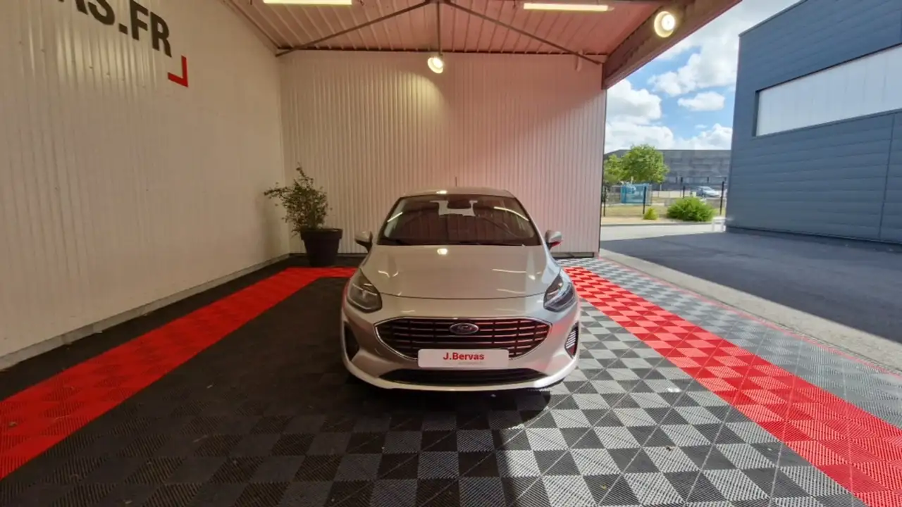 Ford Fiesta 5 portes — photo 2