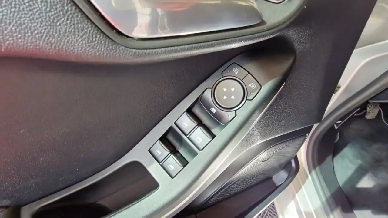 Ford Fiesta 5 portes — photo 16