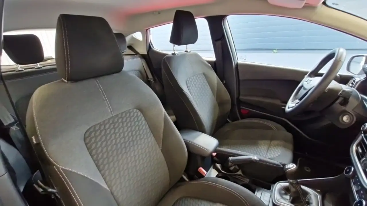 Ford Fiesta 5 portes — photo 12