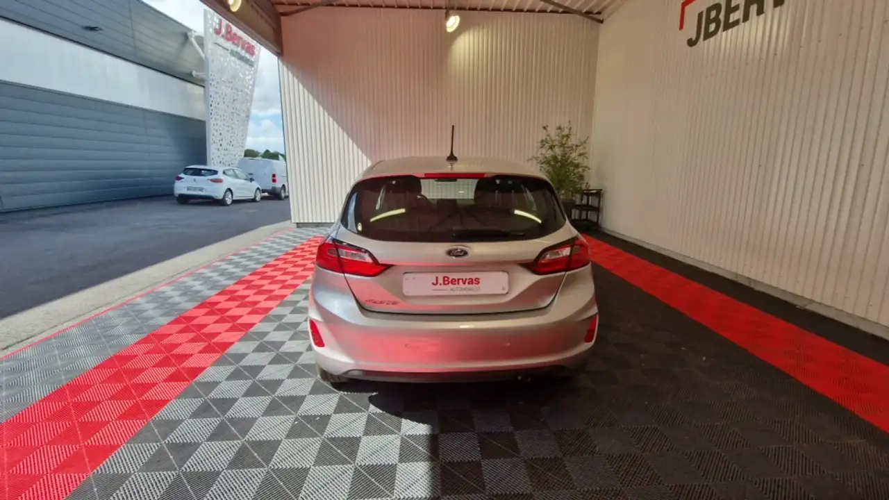 Ford Fiesta 5 portes — photo 6