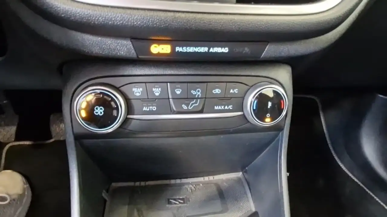 Ford Fiesta 5 portes — photo 23