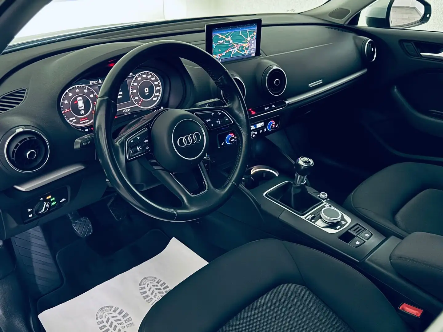 Audi A3 Sportback 30 TFSI * VIRTUAL* NAVI *AHK* 8xALU Silber - 2
