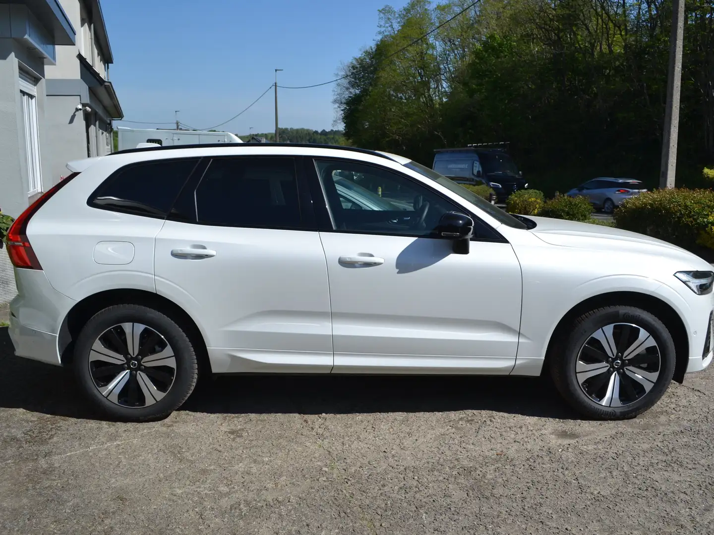 Volvo XC60 2.0 T6 PHEV AWD Plus Black Edition TOIT PANORAMIC Wit - 2