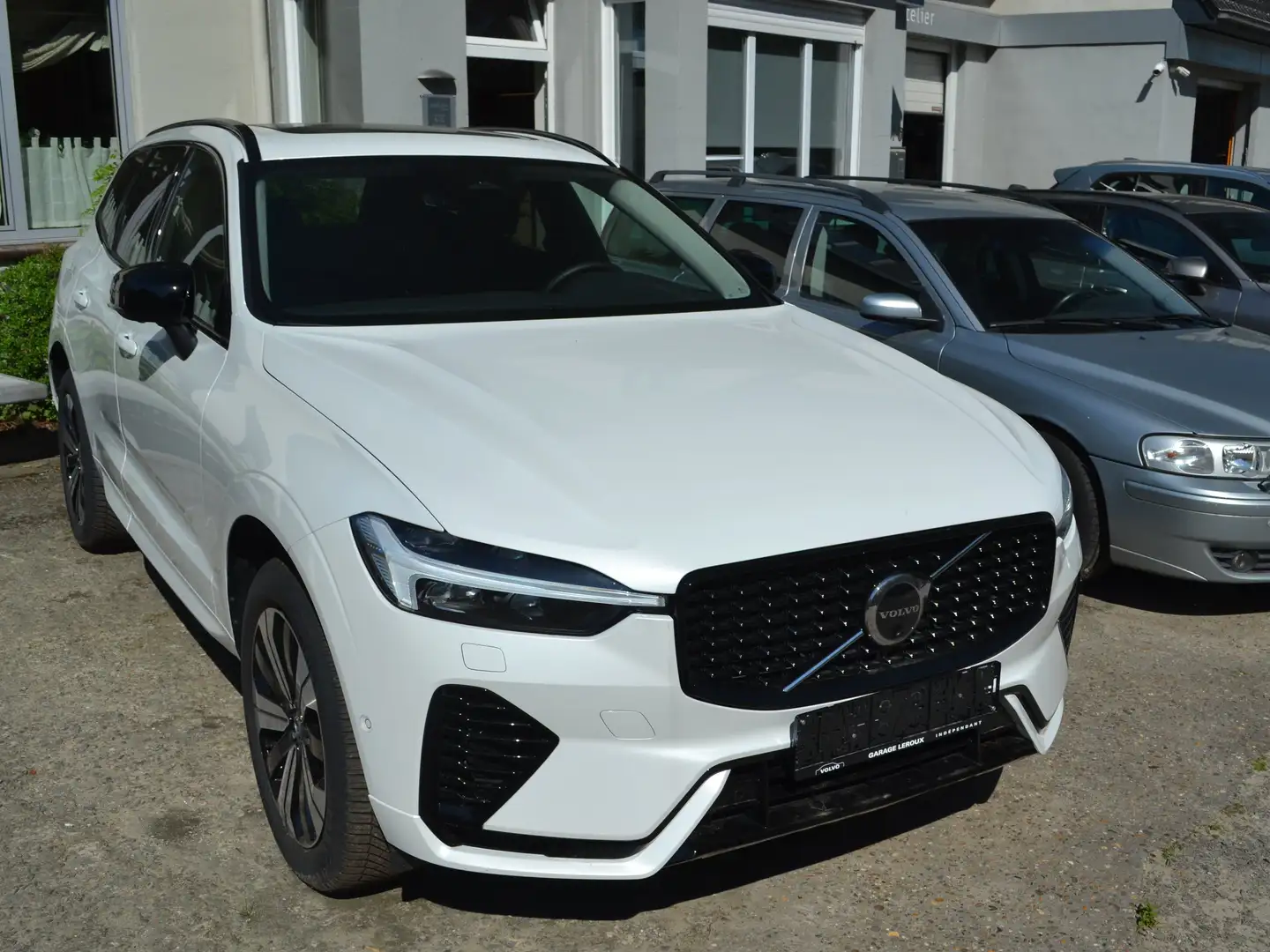 Volvo XC60 2.0 T6 PHEV AWD Plus Black Edition TOIT PANORAMIC Wit - 1