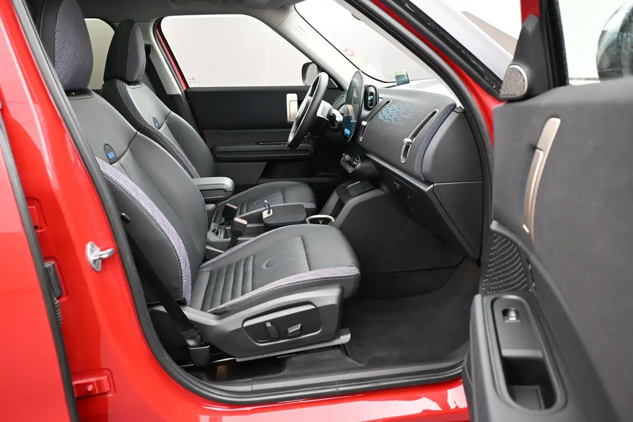 MINI Countryman photo MINI Countryman