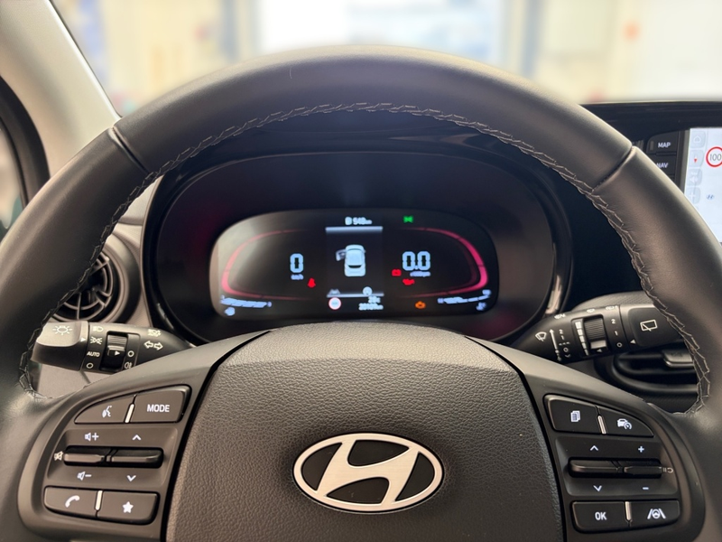 Hyundai i10 1.0 Select Facelift Fernlichtass. Kam. Navi — photo 8