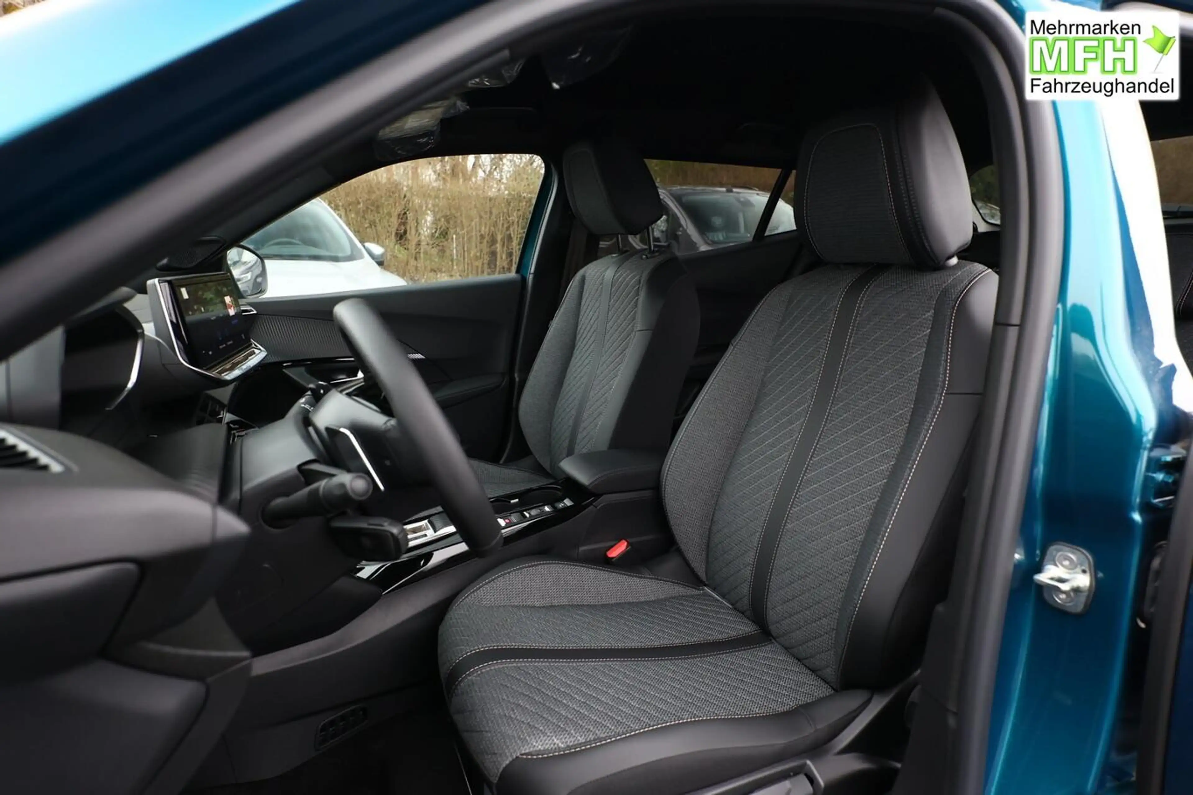 Peugeot 2008 Allure Hybrid Nav Keyl ACC 360° AWR SHZ BT 100 ... — photo 5