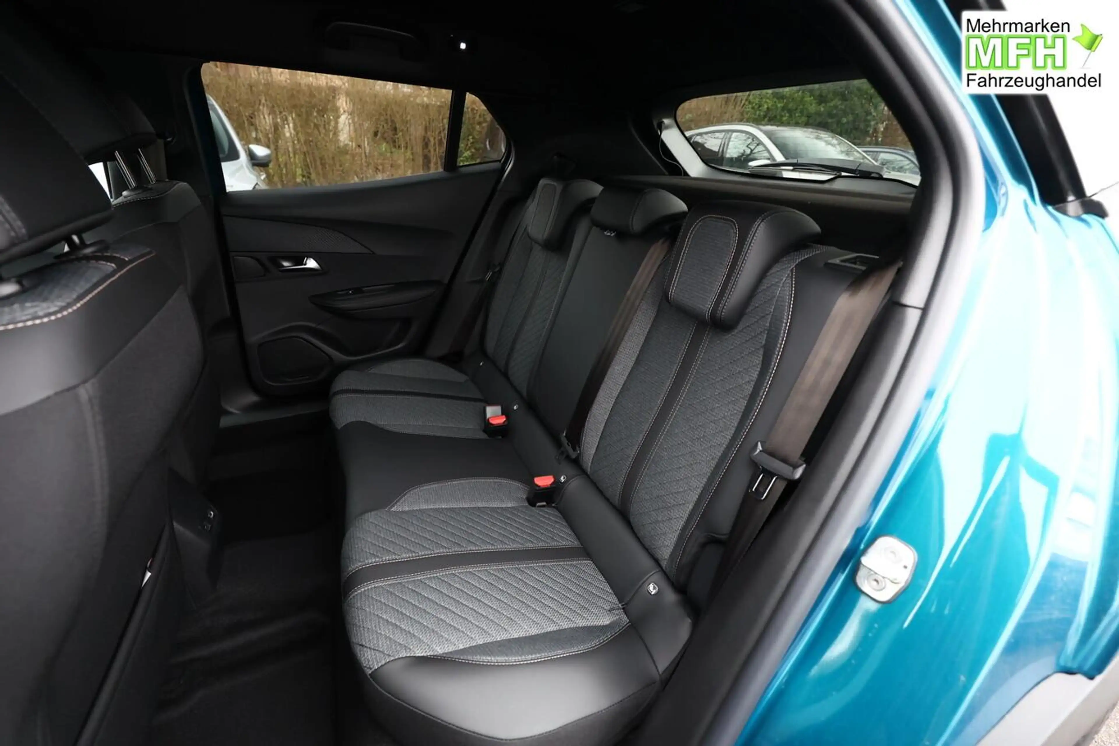 Peugeot 2008 Allure Hybrid Nav Keyl ACC 360° AWR SHZ BT 100 ... — photo 8