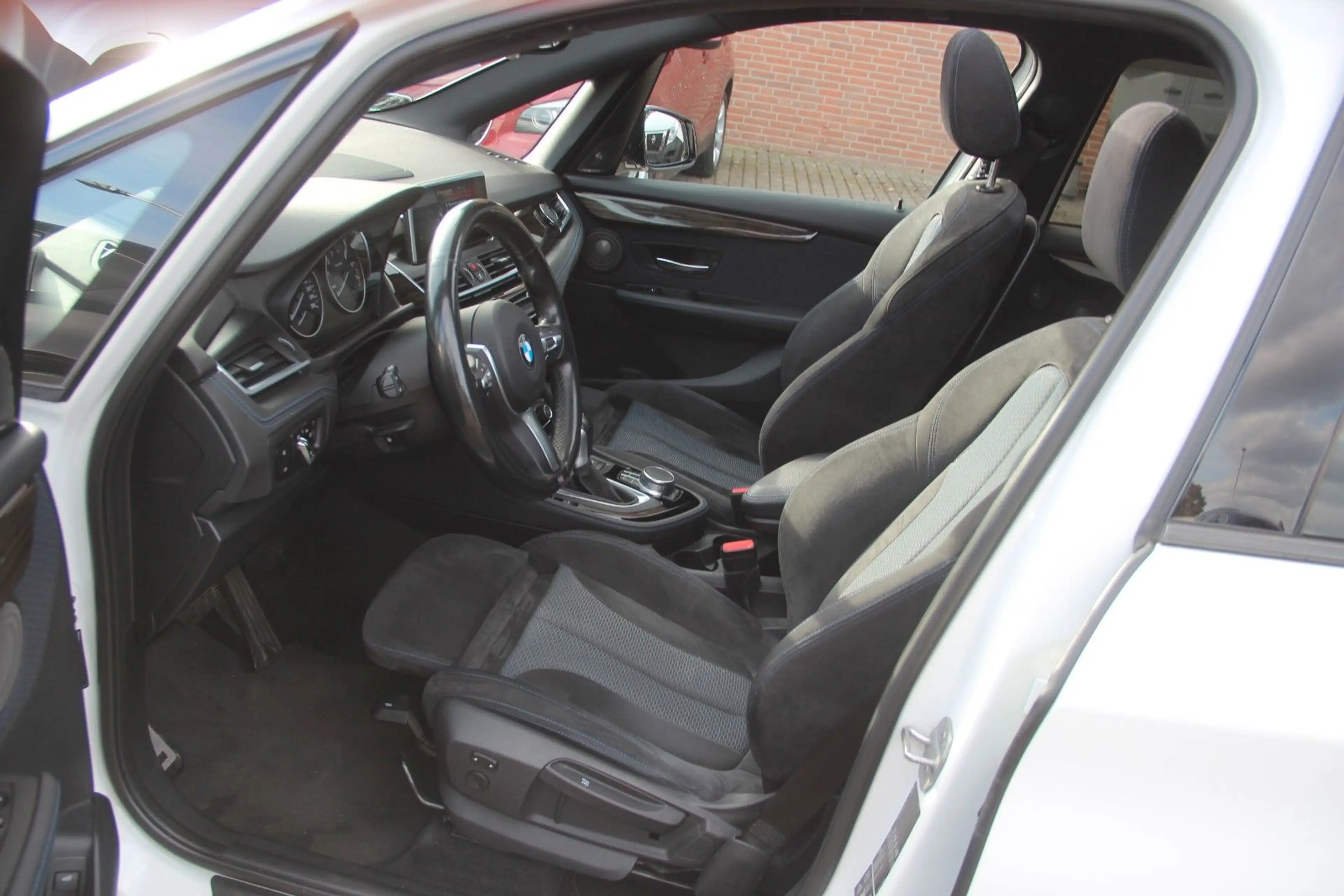 BMW 225 225 i Active Tourer xDrive M Sport, Pano, ACC — photo 10