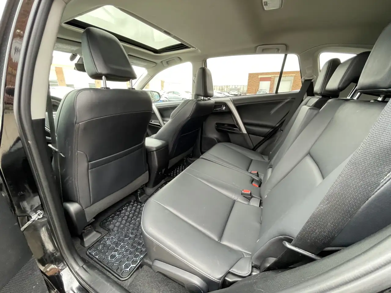 Toyota RAV 4 снимка Toyota RAV 4