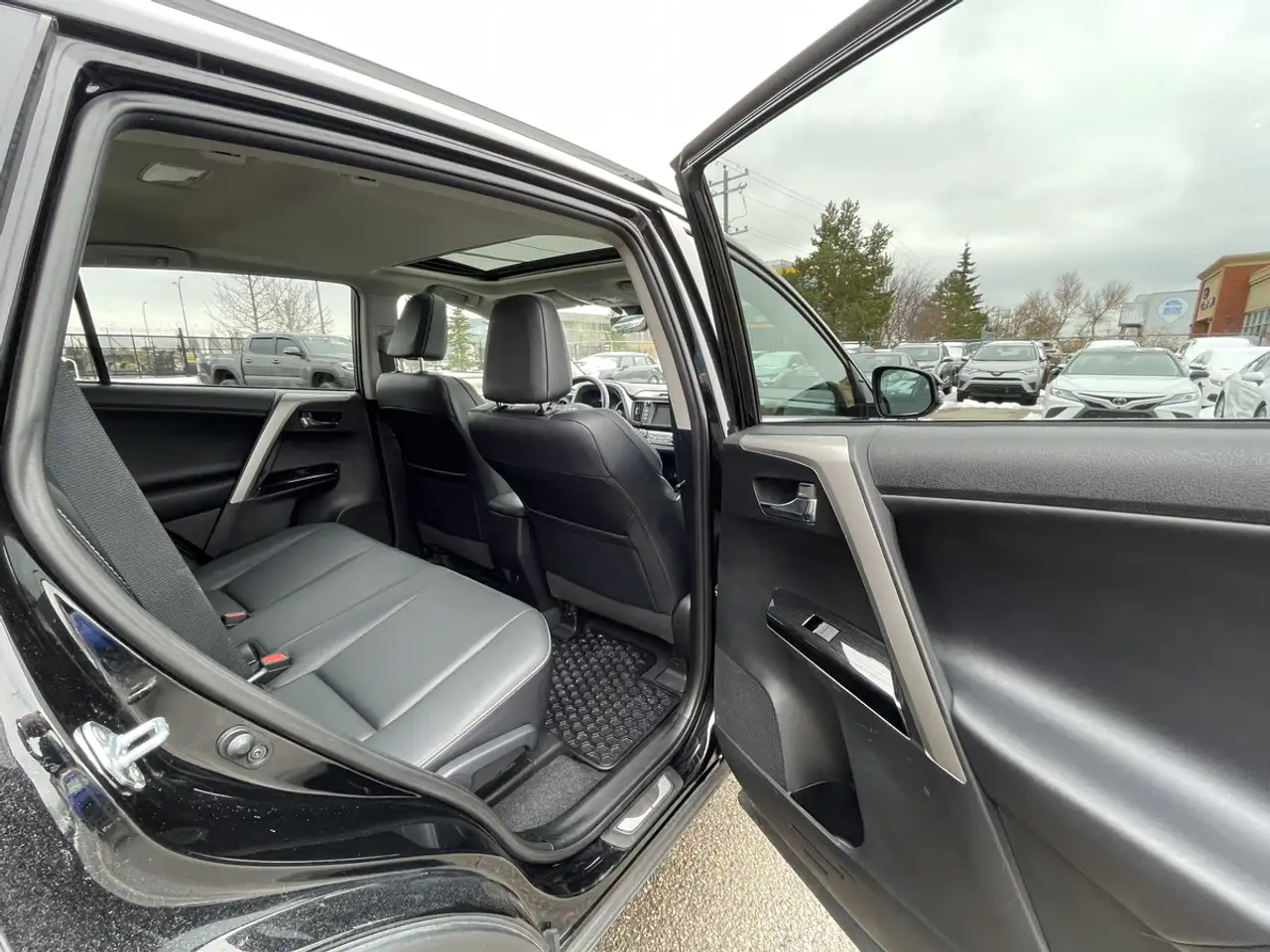 Toyota RAV 4 снимка Toyota RAV 4
