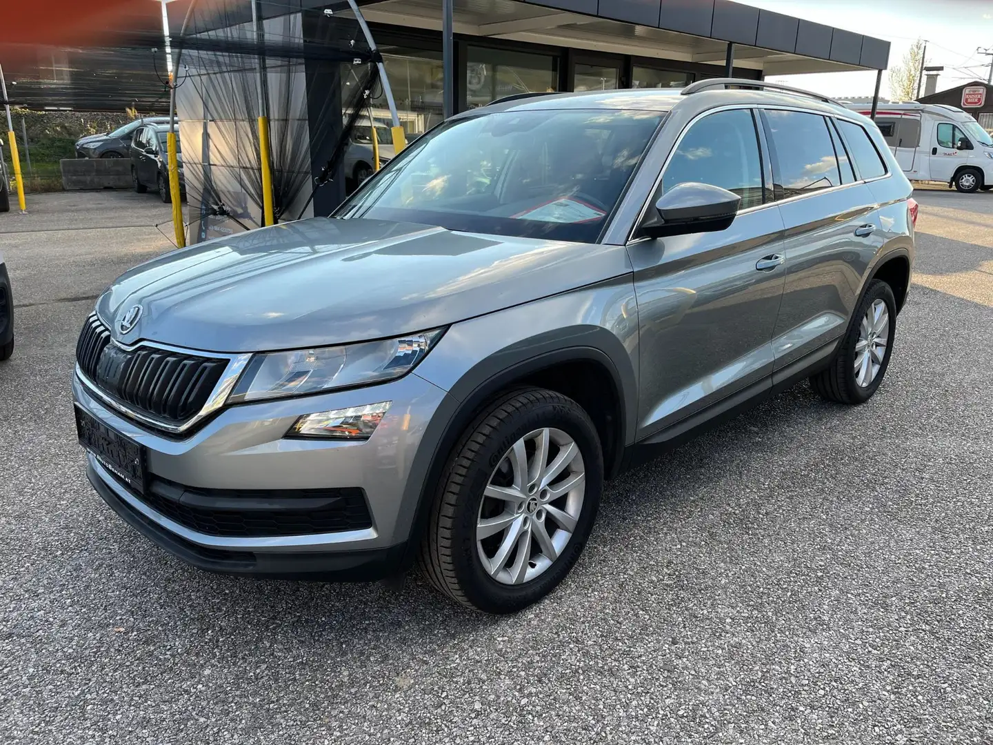 Skoda Kodiaq 2,0 TDI SCR 4x4 Ambition Limited DSG 7-Sitzer Grau - 1