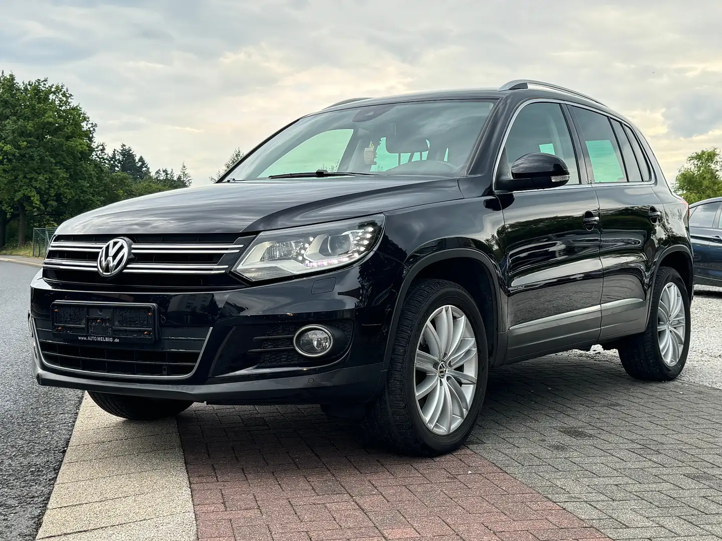 Volkswagen Tiguan Sport & Style BMT 4Motion AHK BiXenon Navi Alcanta Black - 2