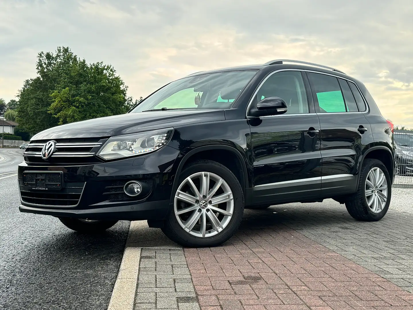 Volkswagen Tiguan Sport & Style BMT 4Motion AHK BiXenon Navi Alcanta Black - 1