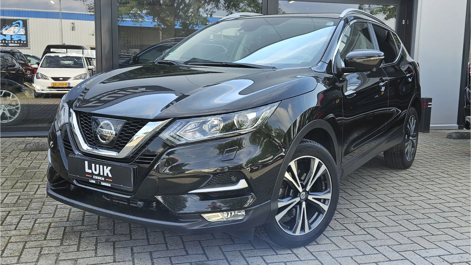 Nissan Qashqai 1.2 N-Connecta + VOL OPTIES Zwart - 1