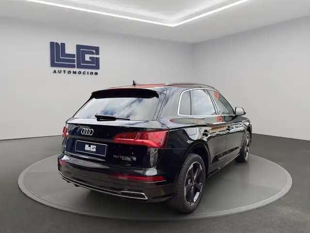 Audi Q5 view 4