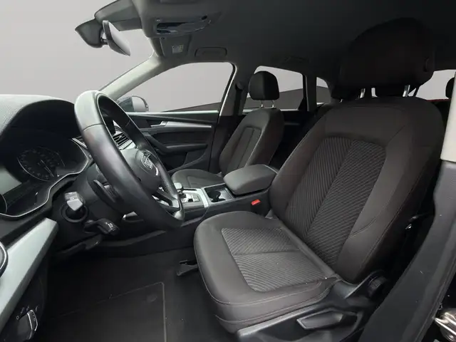 Audi Q5 view 8