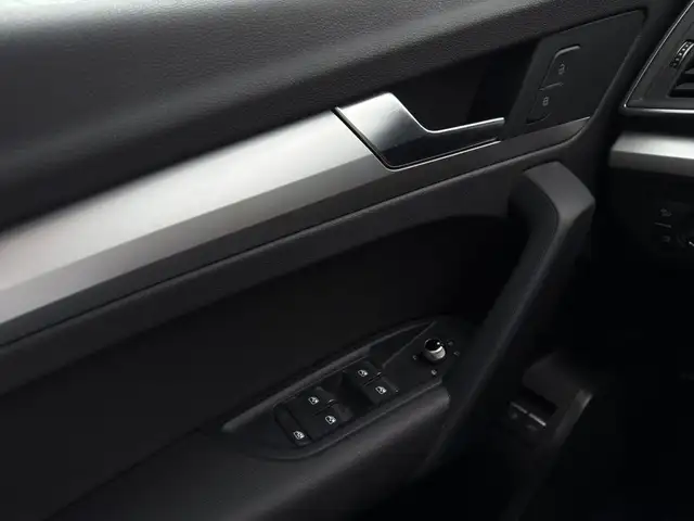 Audi Q5 view 12