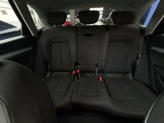 Audi Q5 view 14