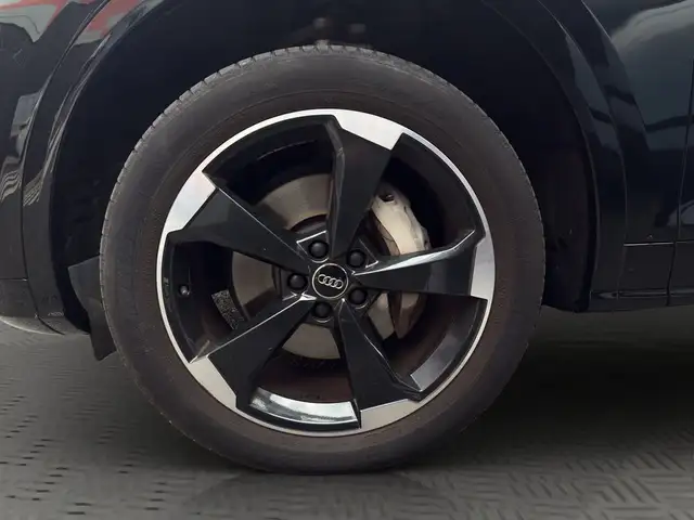 Audi Q5 view 7
