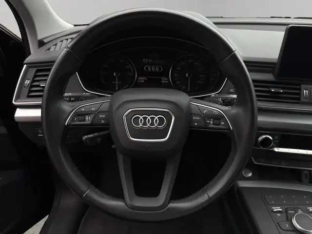 Audi Q5 view 13