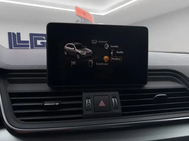 Audi Q5 view 11