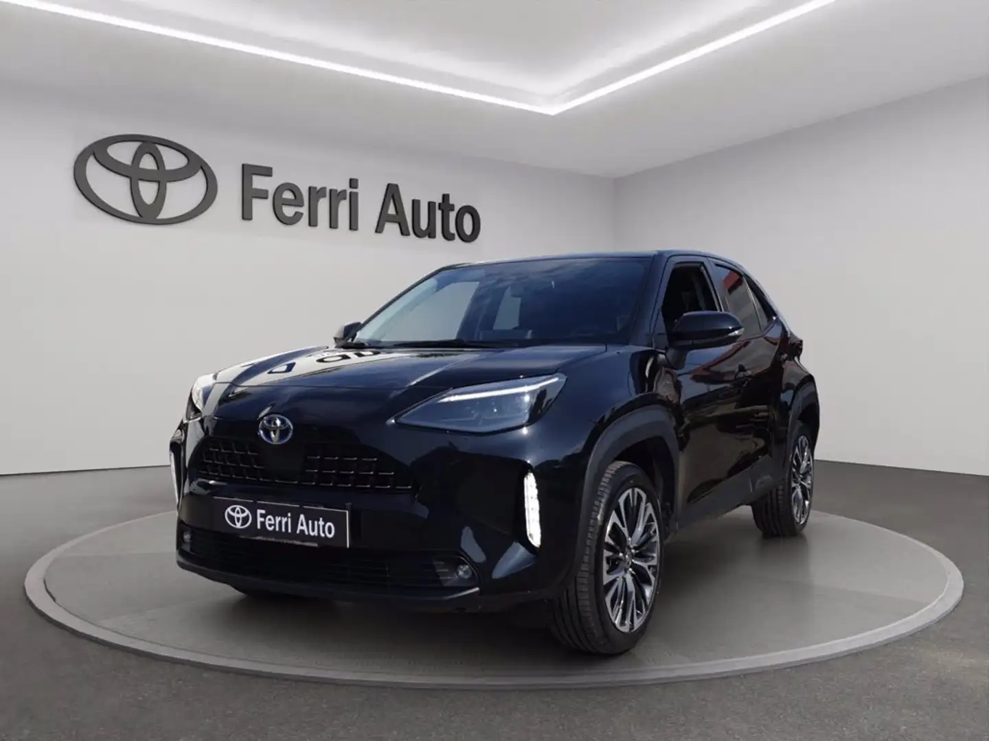 Toyota Yaris Cross 1.5h lounge fwd 116cv e-cvt Nero - 1
